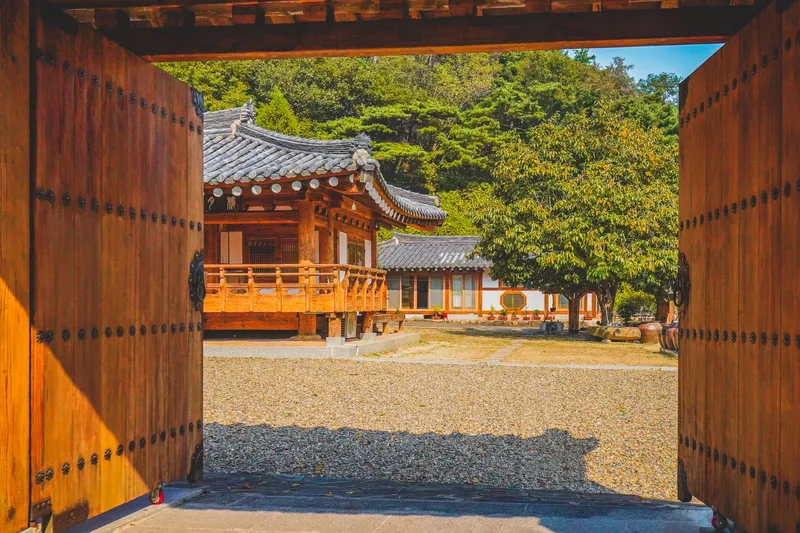 [Ulju, Ulsan] A detached Hanok with a mountain view, lawn, and private tea room 4