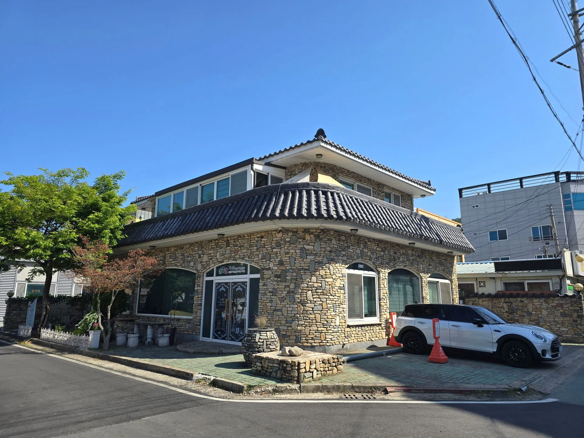 Yonggang-dong Park-Front Two-Bedroom House