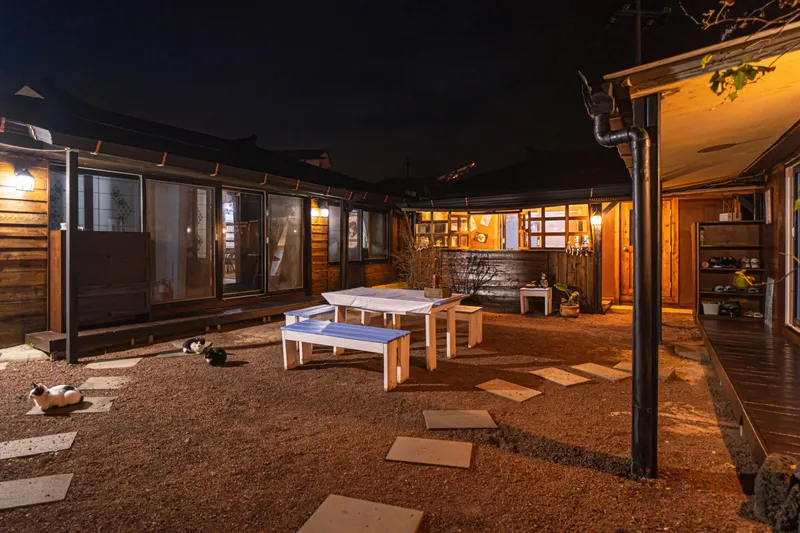 [Gujwa, Jeju] A charming Jeju stone wall house that retains the structure of an old Jeju house 16