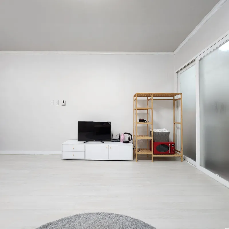 [Pohang] 5 minutes walk from Yeongildae Beach, White Tone One Room #2nd Floor, Unit 4 2