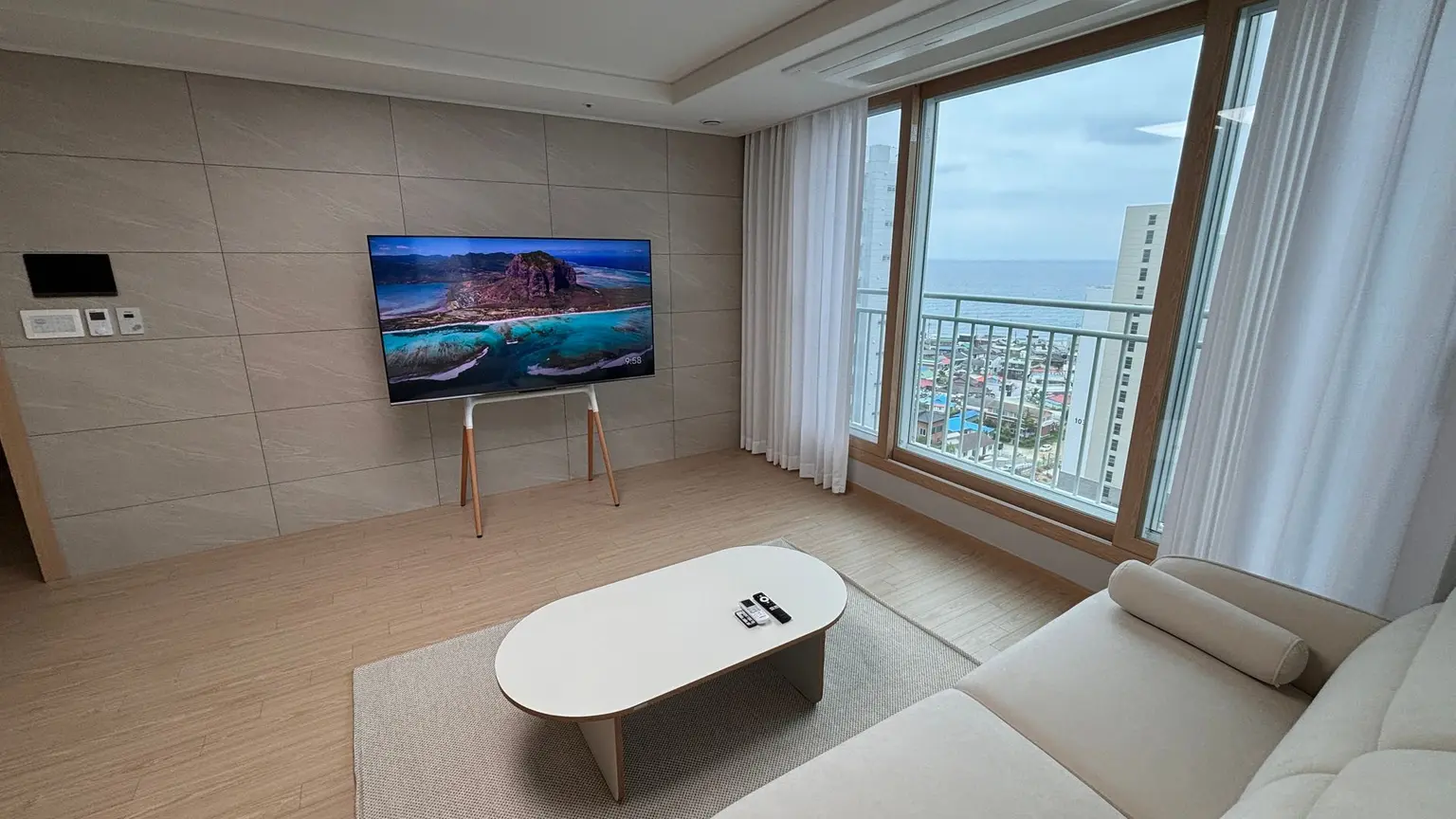 Gangneung Newly built 17-story apartment with ocean view and mountain view in front of Sacheonjin Beach - main image