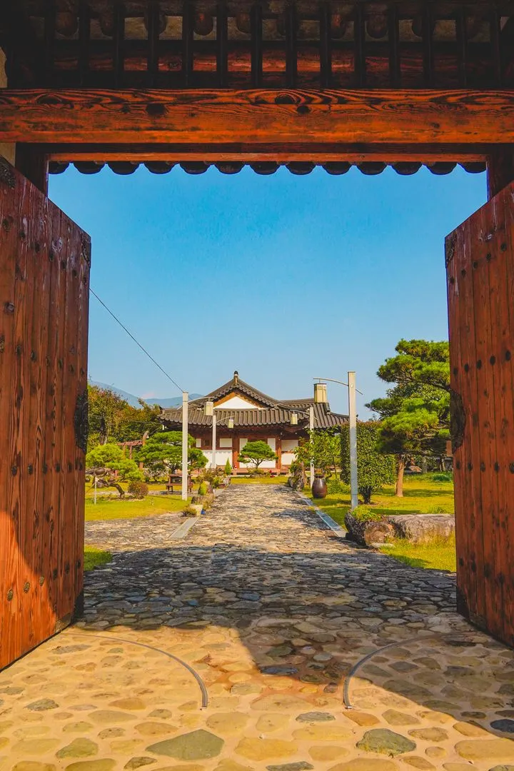 [Ulju, Ulsan] A detached Hanok with a mountain view, lawn, and private tea room 9