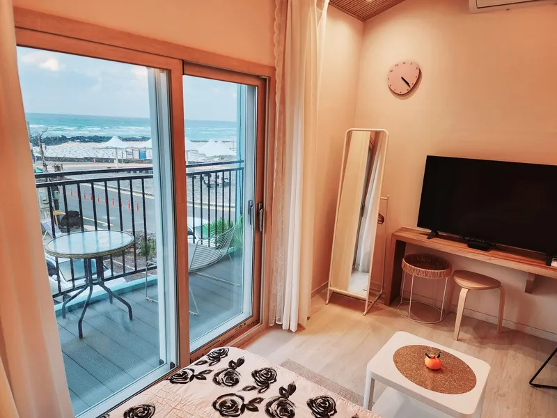 [Aewol, Jeju] 1.5 room full option in front of the beach 4