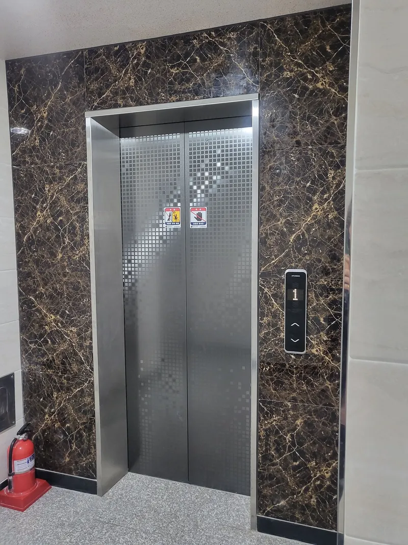 [Songpa, Seoul] 2 minutes walk from Songpanaru Station on Line 9, very close to the station 37