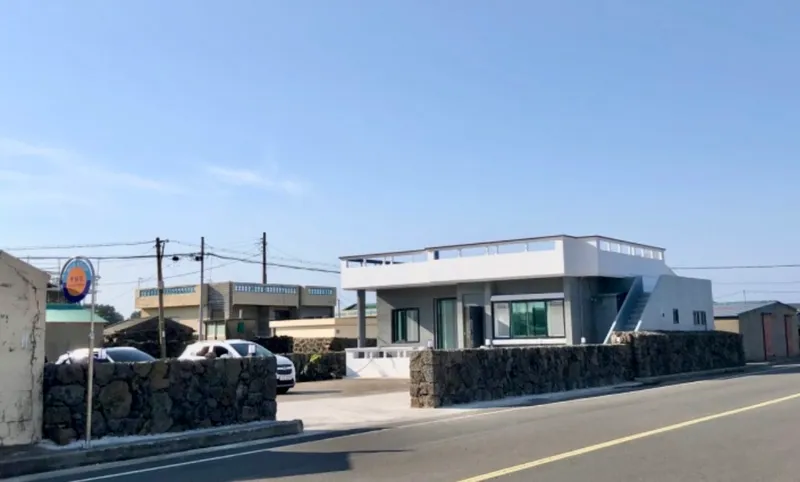 [제주 구좌] 종달바다 도보 30초 돌담과 넓은마당의 쓰리룸 독채 #가족숙소추천 19