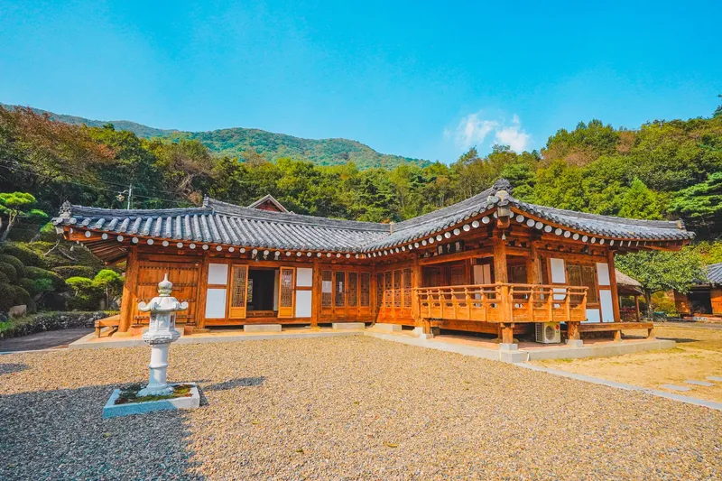 [Ulju, Ulsan] A detached Hanok with a mountain view, lawn, and private tea room 12