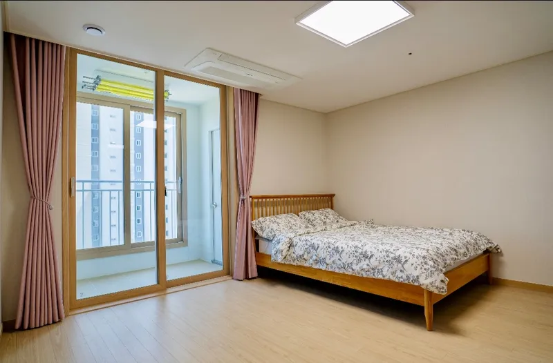 [Gangneung] New Ocean View Apartment, 34 Pyeong, Fully Furnished Three-Room, 8th Floor / 5-Minute Walk to the Sea 2