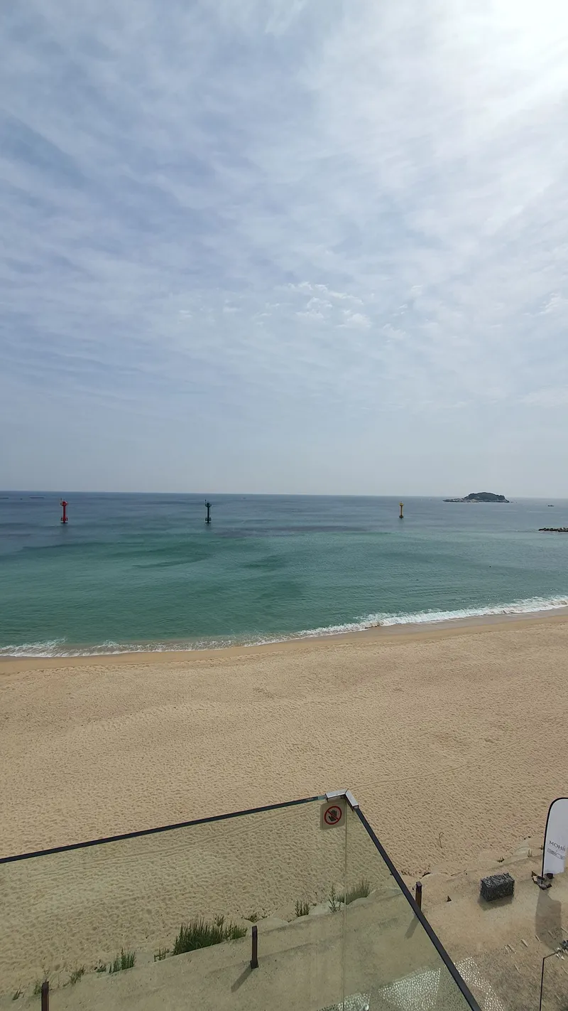 [강원 고성] 예쁜 카페가 있는 오션뷰 바닷가 펜션 6