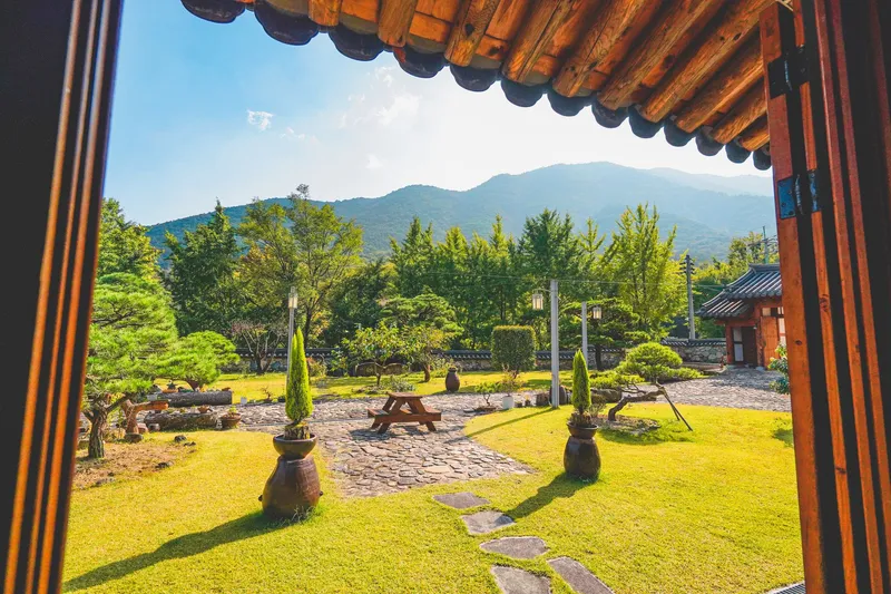 [Ulju, Ulsan] A detached Hanok with a mountain view, lawn, and private tea room 3