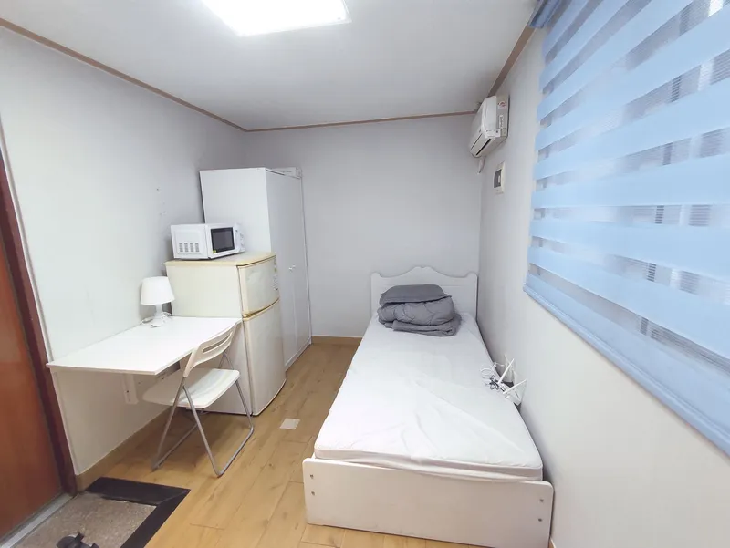 [Gwanak, Seoul] Sillim Station. Danggok Station. 8 min walk. Room 205 6