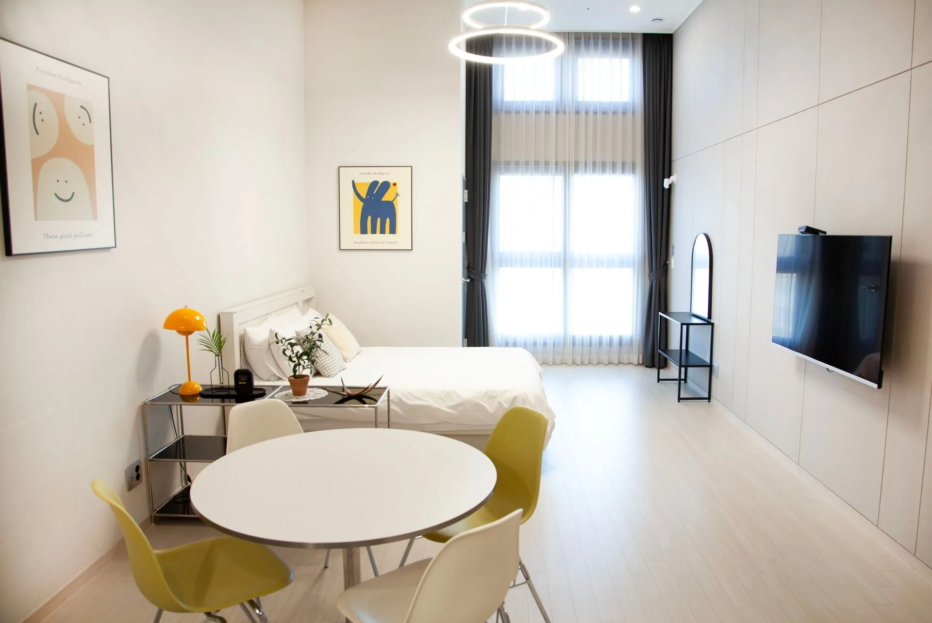Ungcheon-dong Park-View One-Bedroom Residence