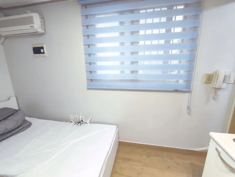 [Gwanak, Seoul] Sillim Station. Danggok Station. 8 min walk. Room 205 9