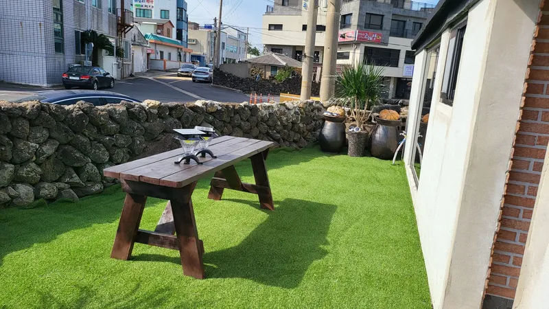 [서귀포 안덕] 마당과 돌담이있는 바다오션뷰가 보이는 원룸 커플룸A 9