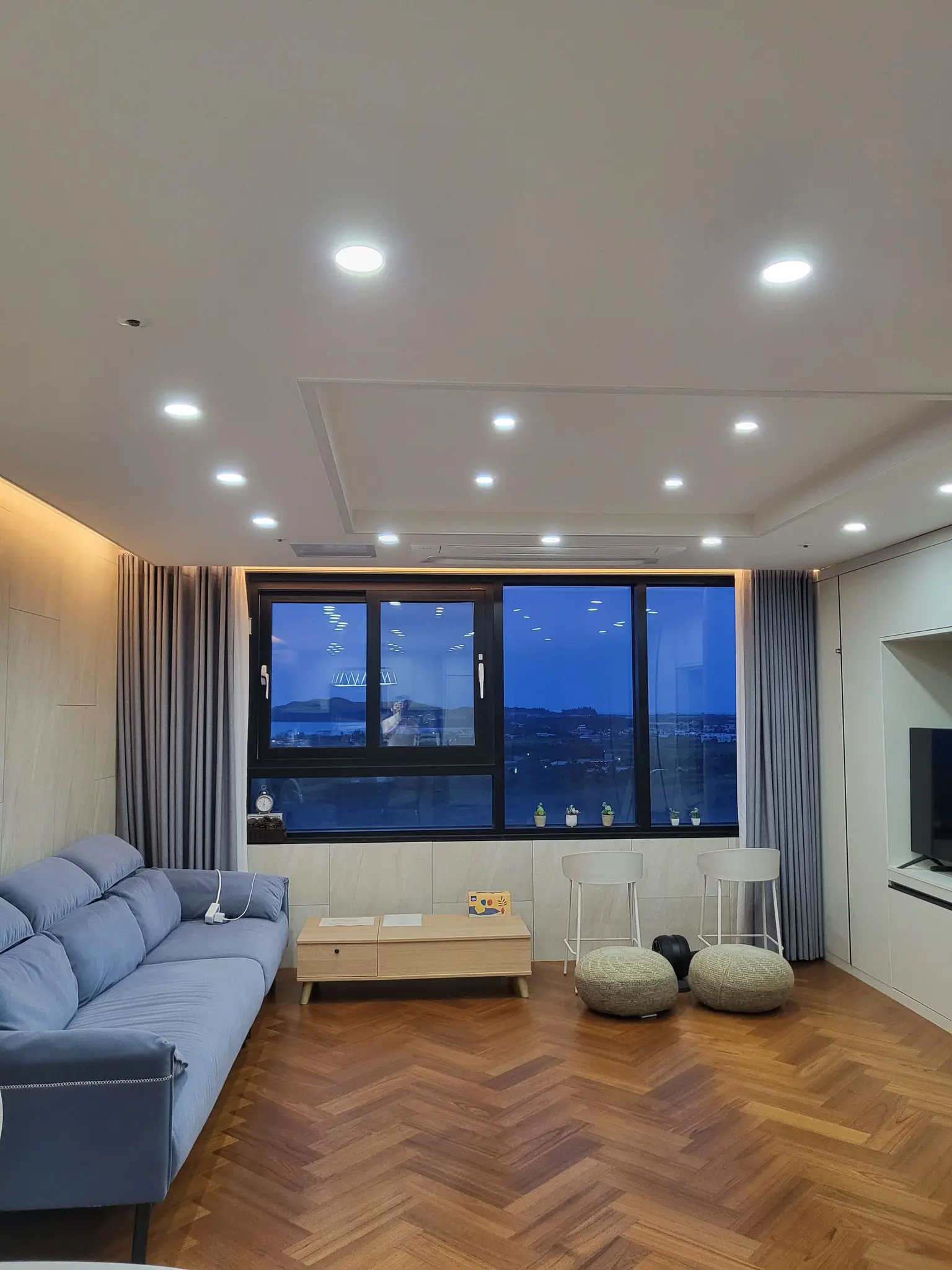 Seogwipo The ultimate ocean view! Sanbangsan Mountain and the ocean at a glance! Stylish rooftop duplex house - main image