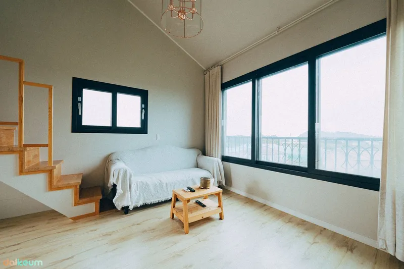 [Jocheon, Jeju] 13-pyeong duplex one-room stay #Tangerine field view #Natural room (utilities included) 39