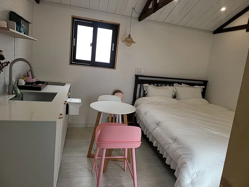 [Andeok, Seogwipo] One-room couple room B with ocean view and yard and stone wall 11