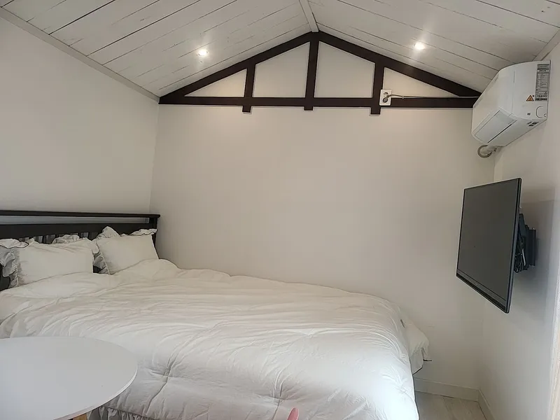 [Andeok, Seogwipo] One-room couple room B with ocean view and yard and stone wall 3
