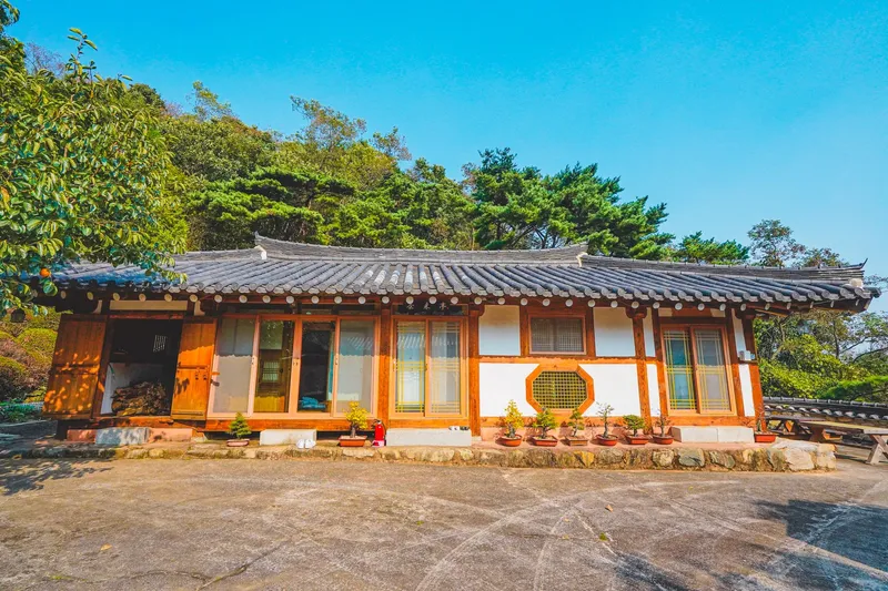 [Ulju, Ulsan] A detached Hanok with a mountain view, lawn, and private tea room 11