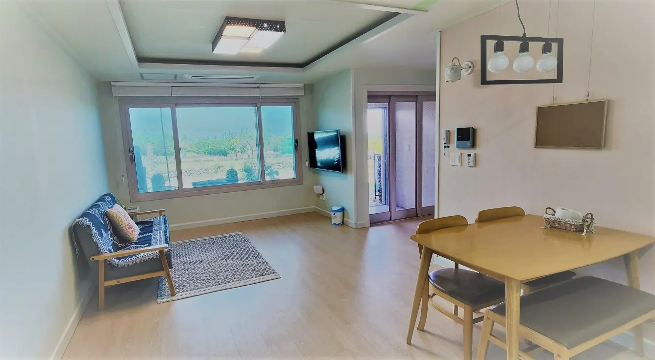 Seogwipo A sentimental stay with a pretty rape flower road, a separate one-room #Ondol Room 101 - main image