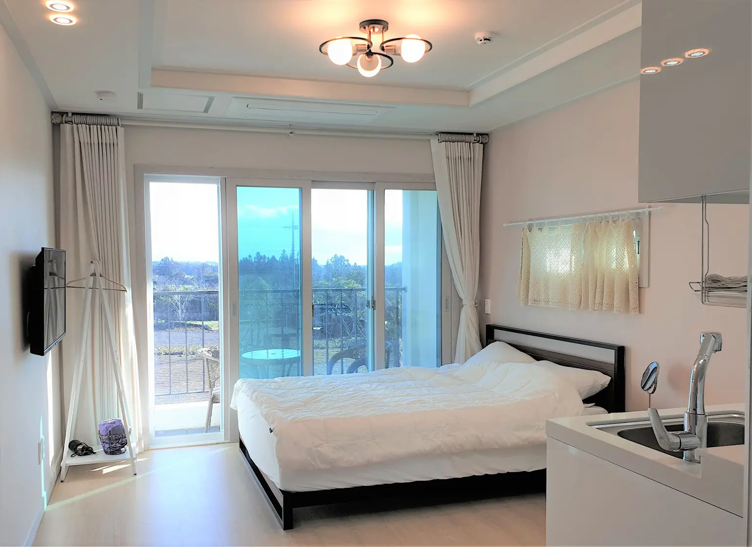 Seogwipo Newly built one-room emotional stay with a pretty rape flower road #201 - main image