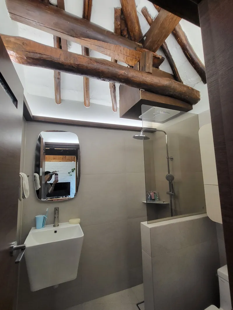 [Hallim, Jeju] A country stone house with a pretty yard and rafters 68
