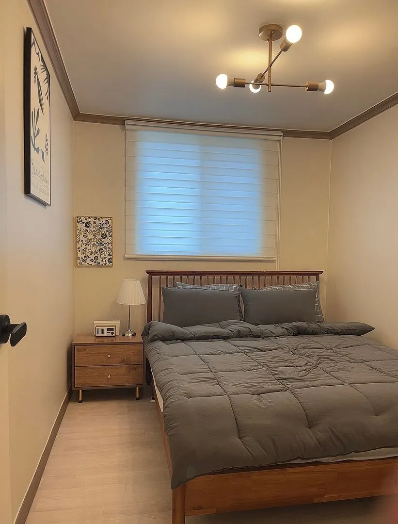 Hwangseong-dong Transit-Friendly Two-Bedroom Apartment