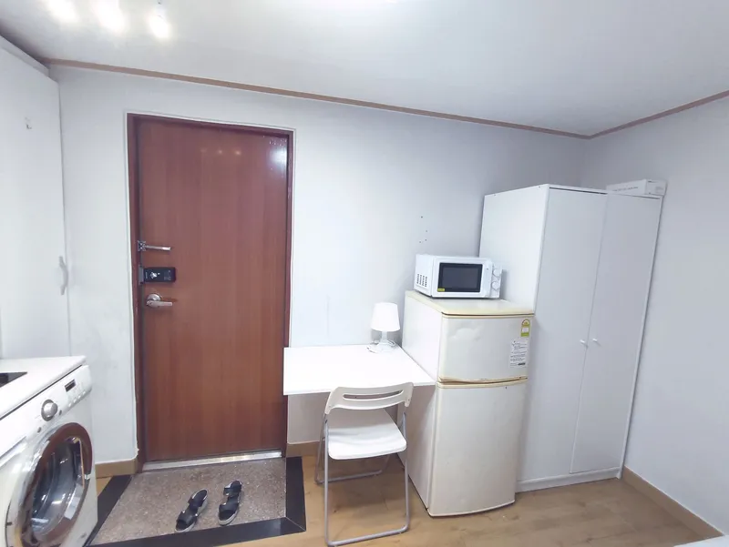 [Gwanak, Seoul] Sillim Station. Danggok Station. 8 min walk. Room 205 7