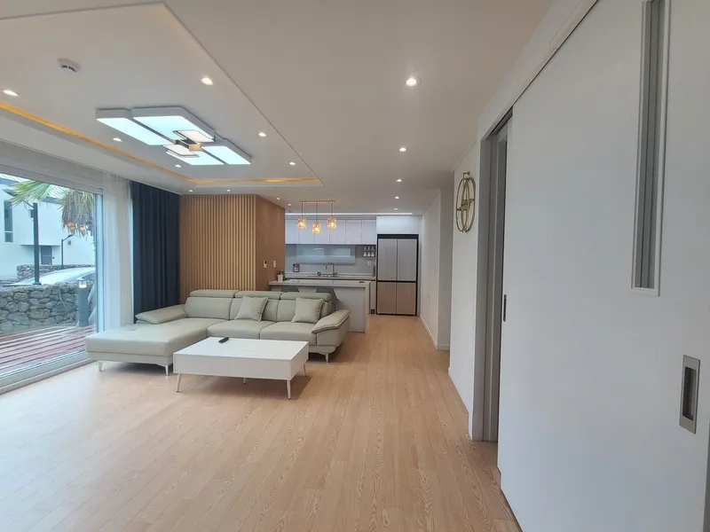 [Namwon, Seogwipo] 43-pyeong Jeju private pension C3 Opera Garden Family happiness space 25