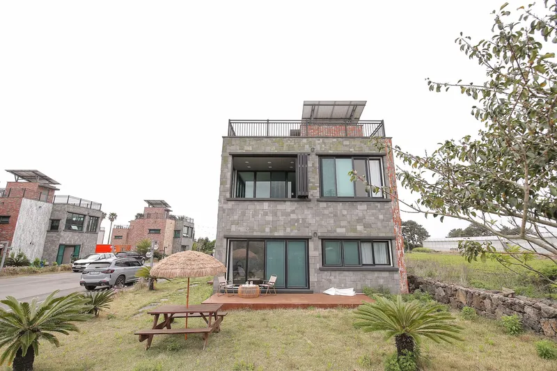 [Namwon, Seogwipo] Seogwipo Namwon Pyeoseon Sea 10 minutes Dog-friendly independent pool villa 18