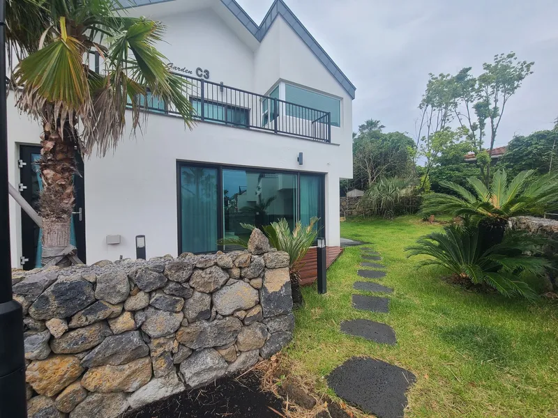 [Namwon, Seogwipo] 43-pyeong Jeju private pension C3 Opera Garden Family happiness space 28