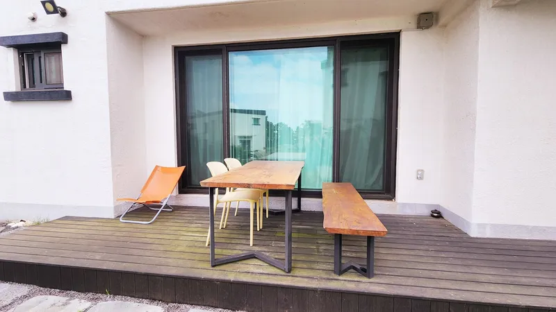 [Hallim, Jeju] 5 minutes by car from Hyeopjae, Geumneung, and Biyangdo, a two-story, stone-walled townhouse 93