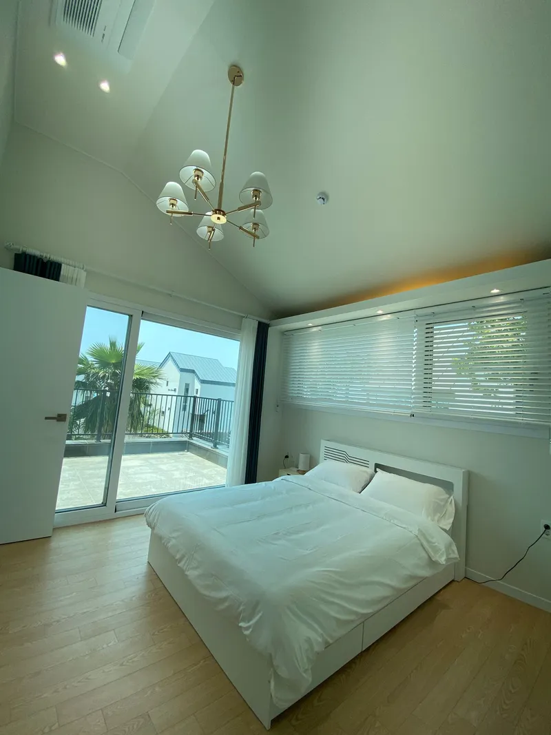 [Namwon, Seogwipo] 43-pyeong Jeju private pension C3 Opera Garden Family happiness space 21