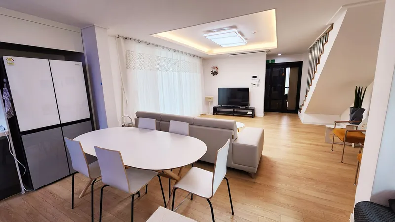 [Hallim, Jeju] 5 minutes by car from Hyeopjae, Geumneung, and Biyangdo, a two-story, stone-walled townhouse 65