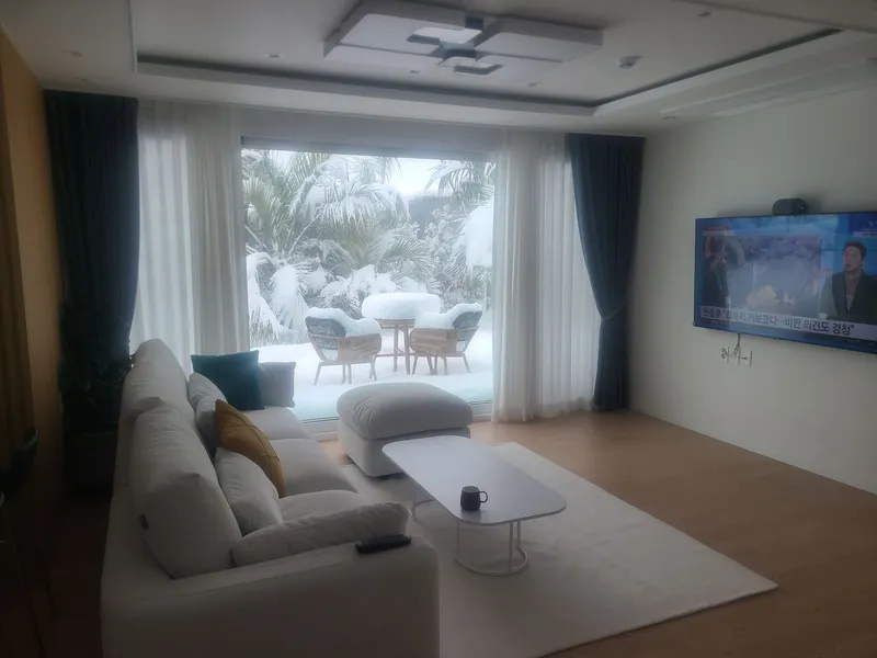 [Namwon, Seogwipo] 43-pyeong Jeju private pension C3 Opera Garden Family happiness space 47