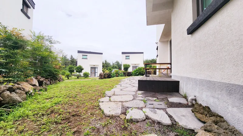 [Hallim, Jeju] 5 minutes by car from Hyeopjae, Geumneung, and Biyangdo, a two-story, stone-walled townhouse 92