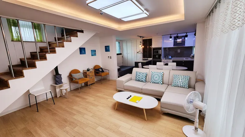 [Hallim, Jeju] 5 minutes by car from Hyeopjae, Geumneung, and Biyangdo, a two-story, stone-walled townhouse 49