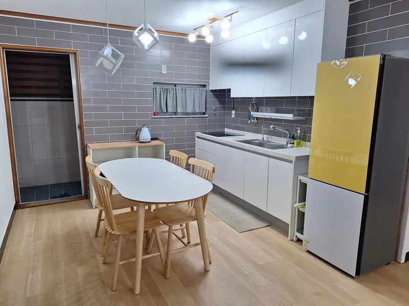 [Namwon, Seogwipo] 32 pyeong 3-room apartment in Shinsang Namwon near Soesogak Beach 21
