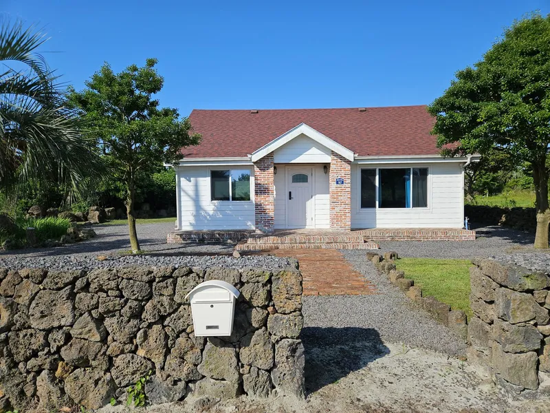[Seongsan, Seogwipo] A quiet and clean remodeled three-room duplex house 10
