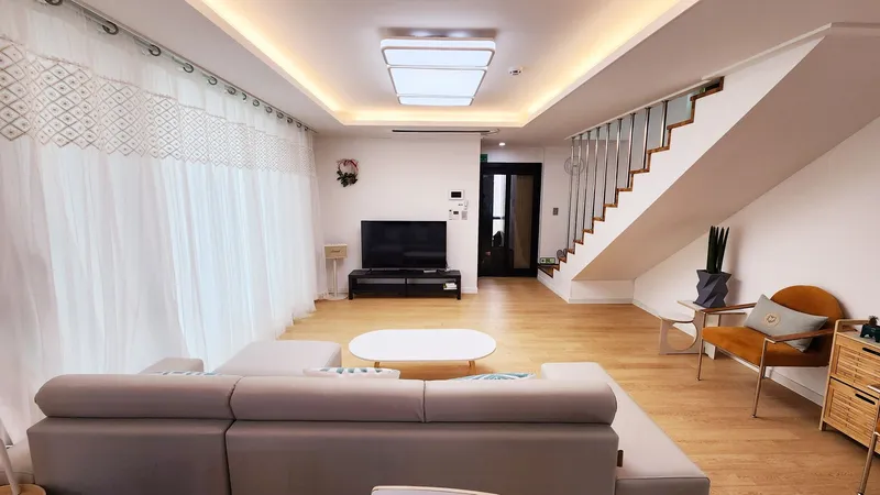 [Hallim, Jeju] 5 minutes by car from Hyeopjae, Geumneung, and Biyangdo, a two-story, stone-walled townhouse 51