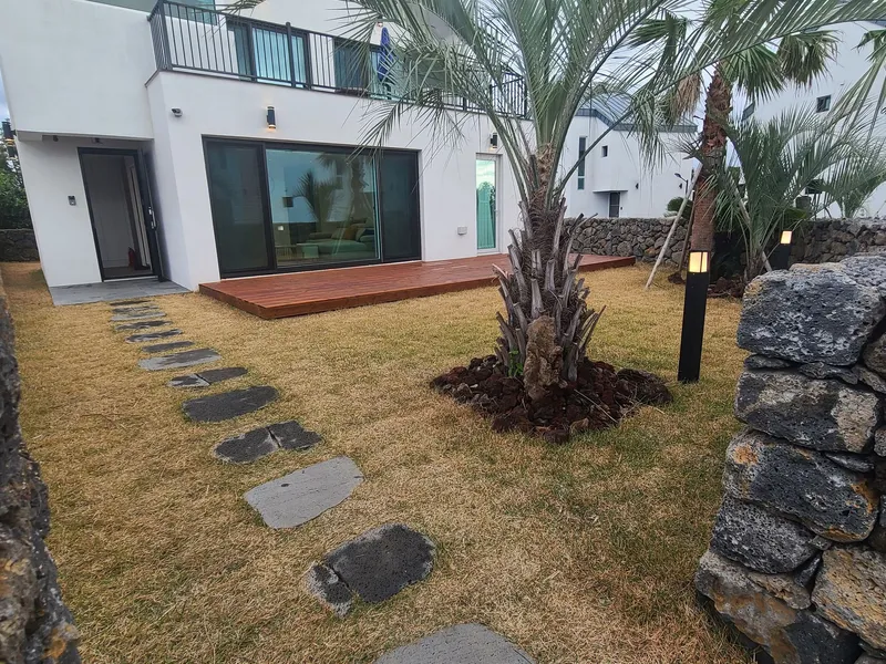 [Namwon, Seogwipo] D4 120 pyeong land, 43 pyeong duplex, single-family house newly opened 48