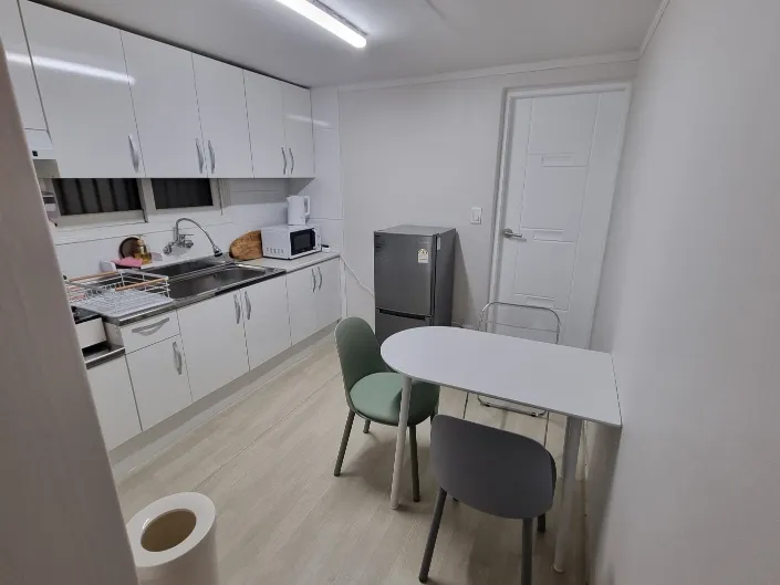 [Yongsan, Seoul] Fully-optioned three-room 24 (2 rooms, living room) 13
