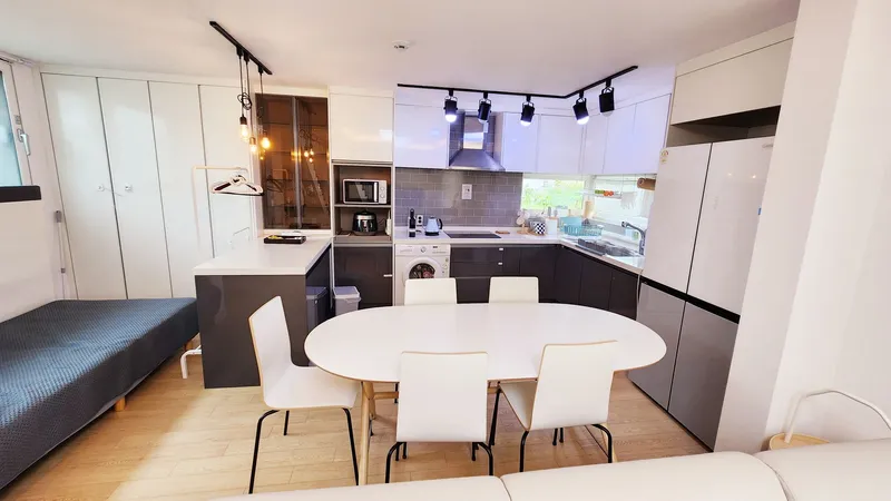 [Hallim, Jeju] 5 minutes by car from Hyeopjae, Geumneung, and Biyangdo, a two-story, stone-walled townhouse 70
