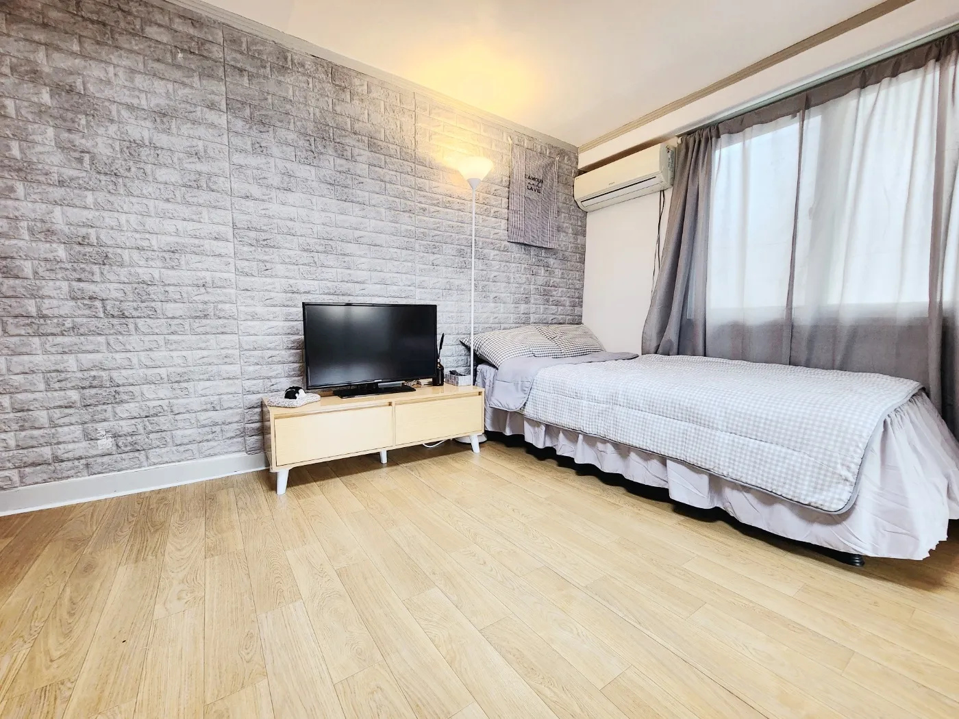 Inhu-dong Sentimental One-Bedroom House