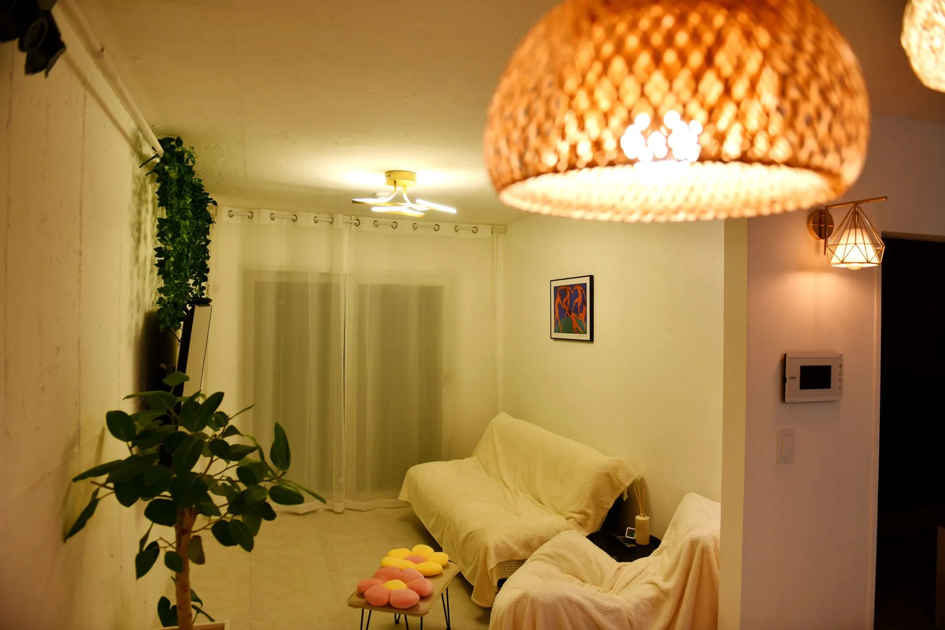 Gasuwon-dong Transit-Friendly Two-Bedroom Apartment