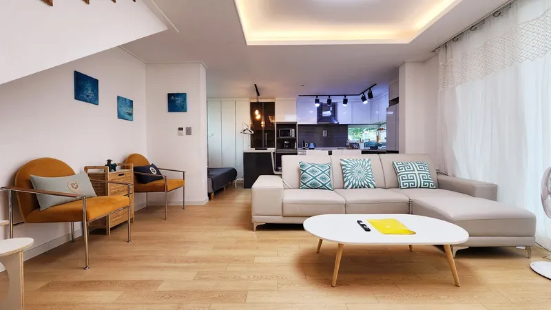 [Hallim, Jeju] 5 minutes by car from Hyeopjae, Geumneung, and Biyangdo, a two-story, stone-walled townhouse 50