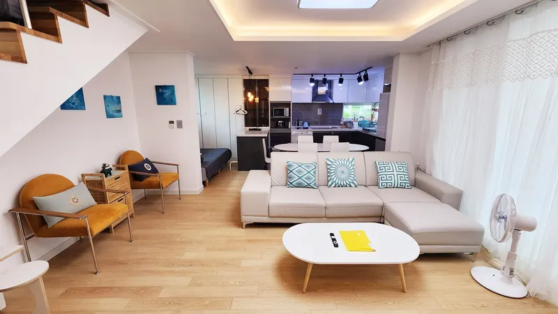 [Hallim, Jeju] 5 minutes by car from Hyeopjae, Geumneung, and Biyangdo, a two-story, stone-walled townhouse 61