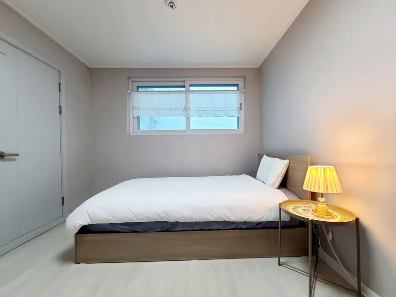 [Suwon] Paldasan view, newly built owner's unit, terrace, private, high-speed internet 3