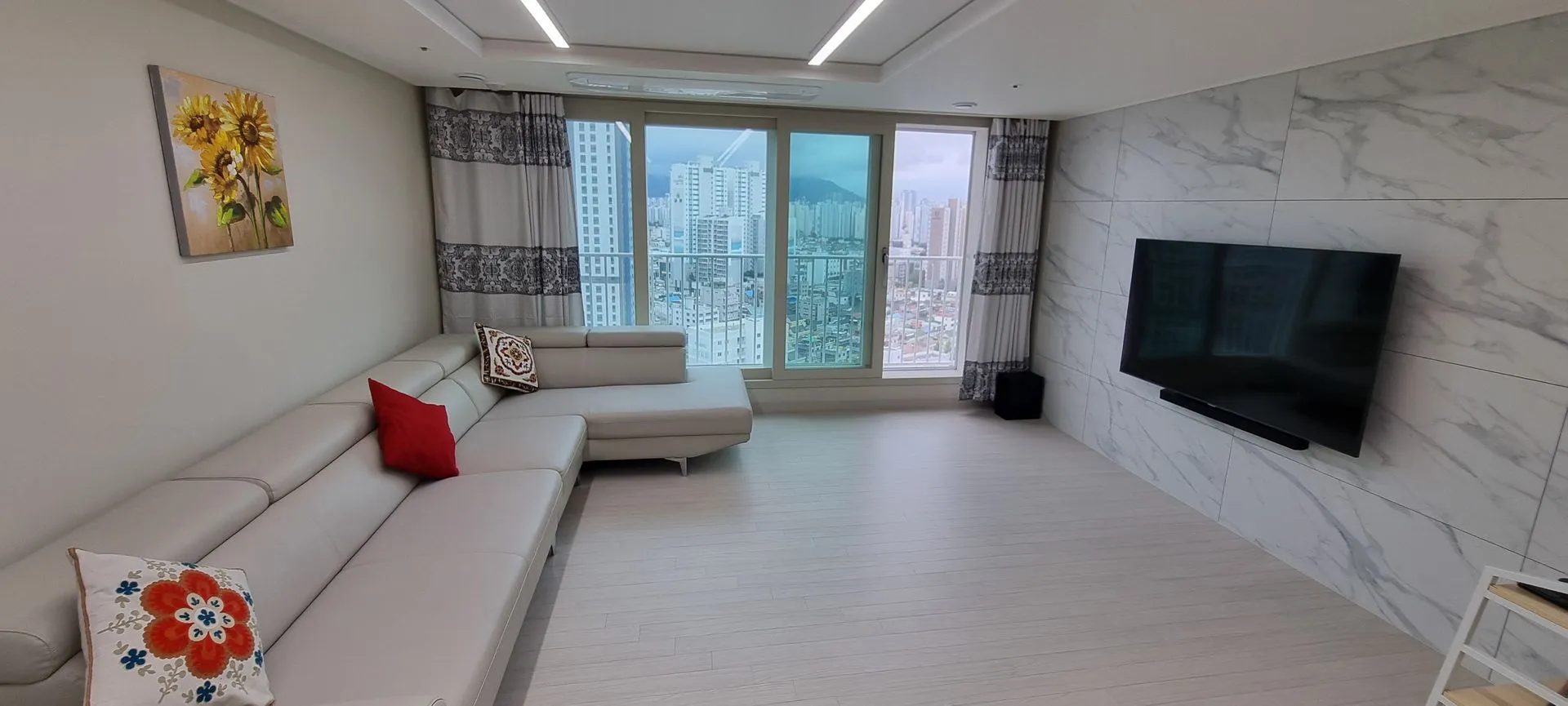 Sinam-dong 3-Bedroom New Apartment Near Station