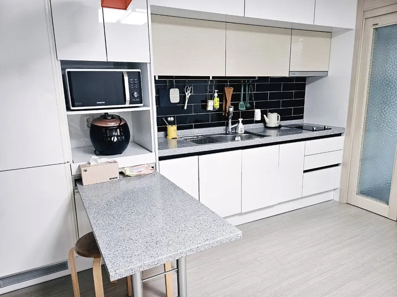 [Sejong] Business trip. Spacious and separate space. Work desk. Netflix. Free parking. Full option 9