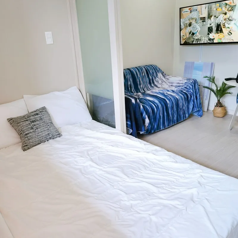 [Geoje] A new, cost-effective officetel located 10 seconds from the beach, perfect for solo travelers. 2